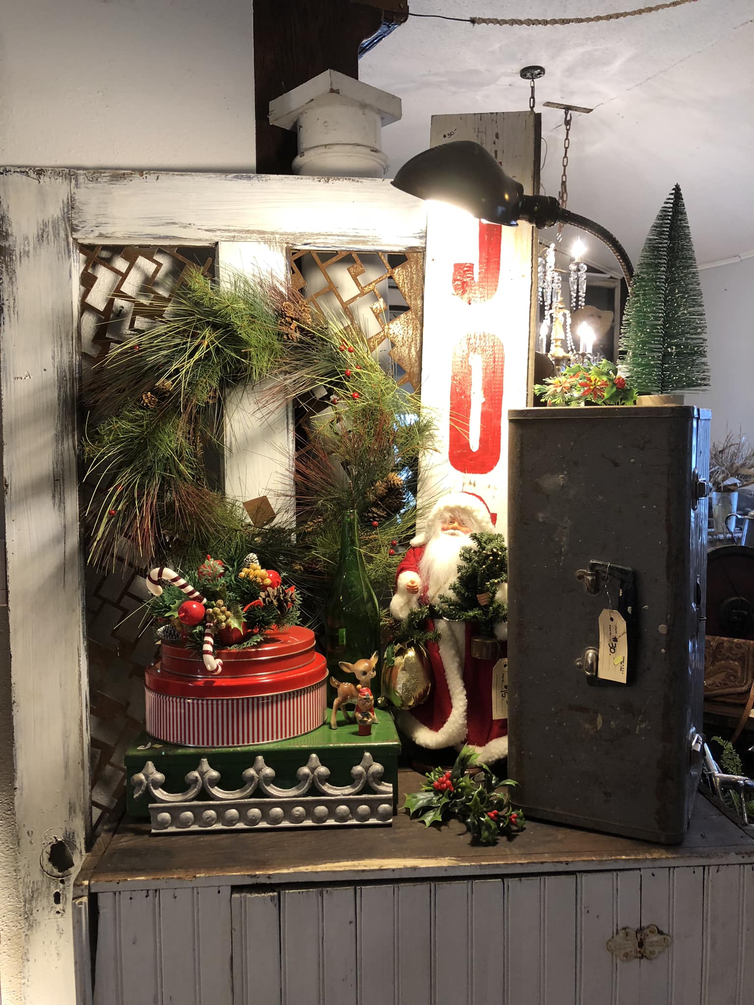 The Junk Parlor - Blowout sale preview items, Christmas decor, wreath