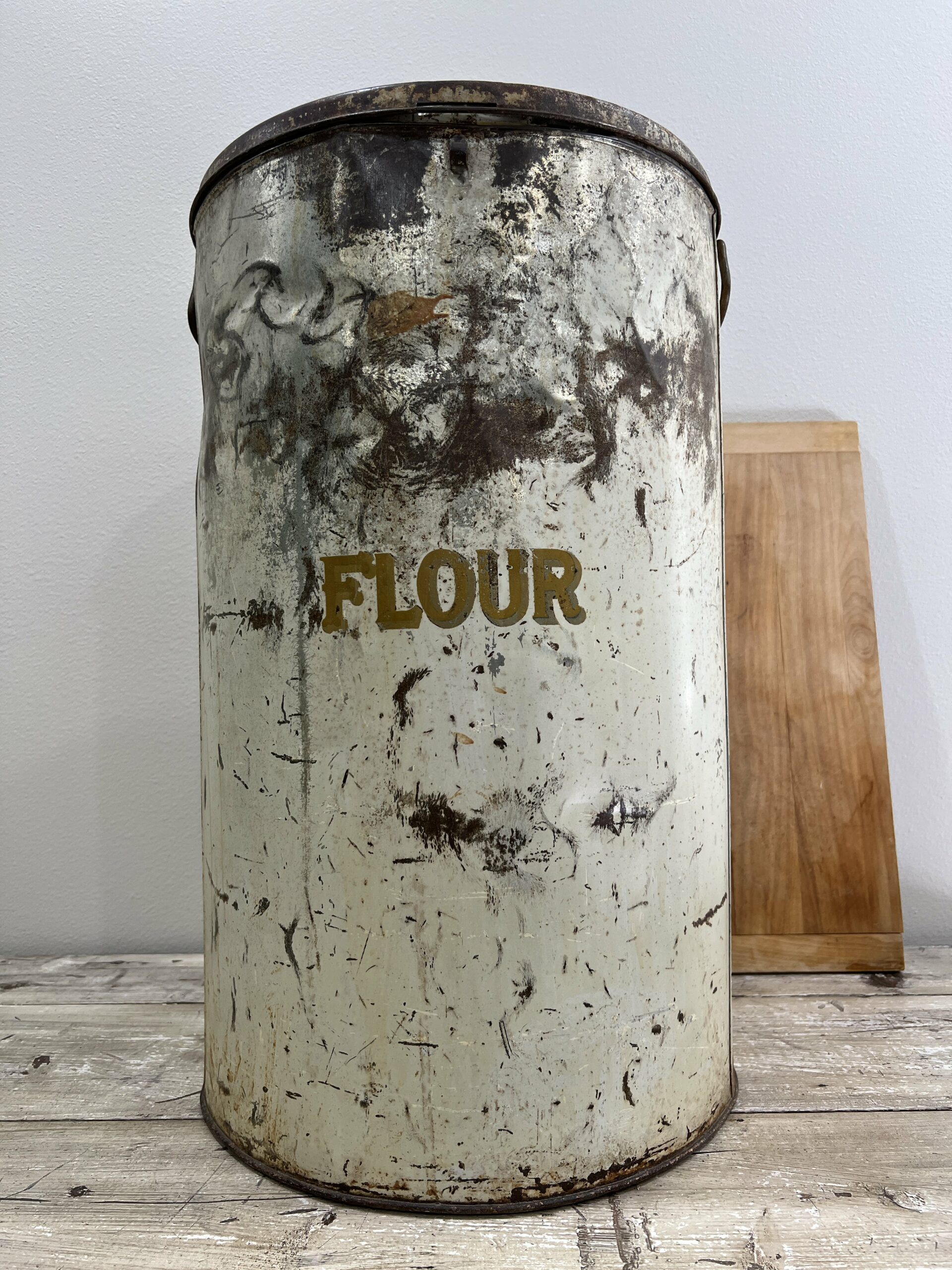 Antique Extra Large Cream City FLOUR Tin Storage Canister White & Gold  Farmhouse Country Store Container Chippy Rusty With Lid